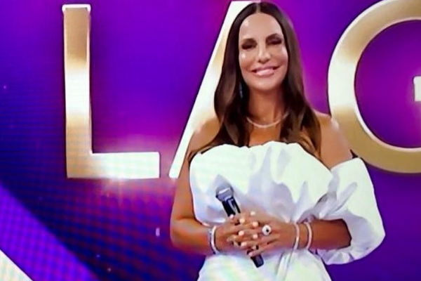 nossa maravilhosa @ivetesangalo usando #fabianamilazzo nesse momento de grande reconhecimento em sua carreira, é uma honra estar com a #veveta em momentos como esse!