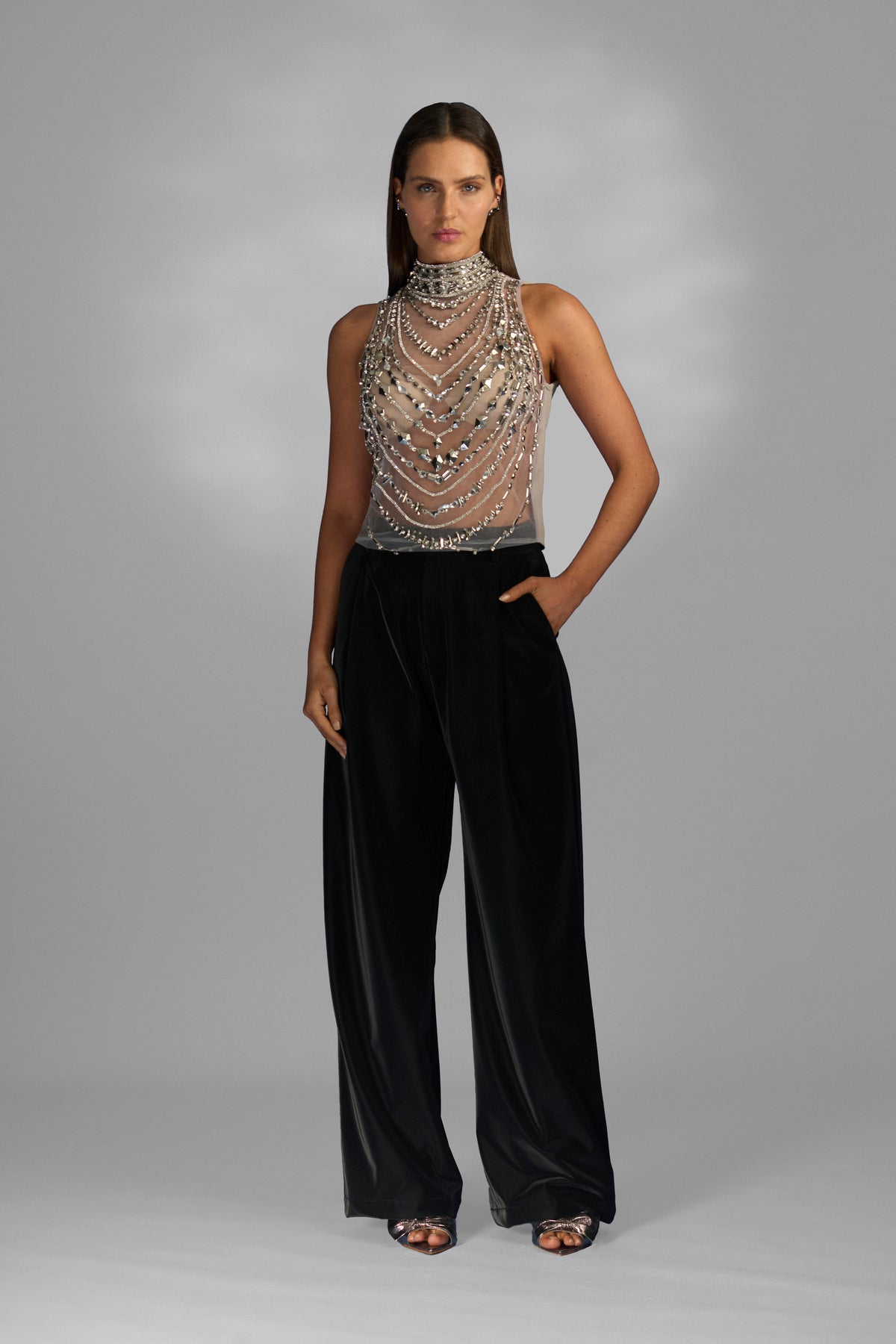 Blusa Gola Alta Bordada Pedras E Cristais