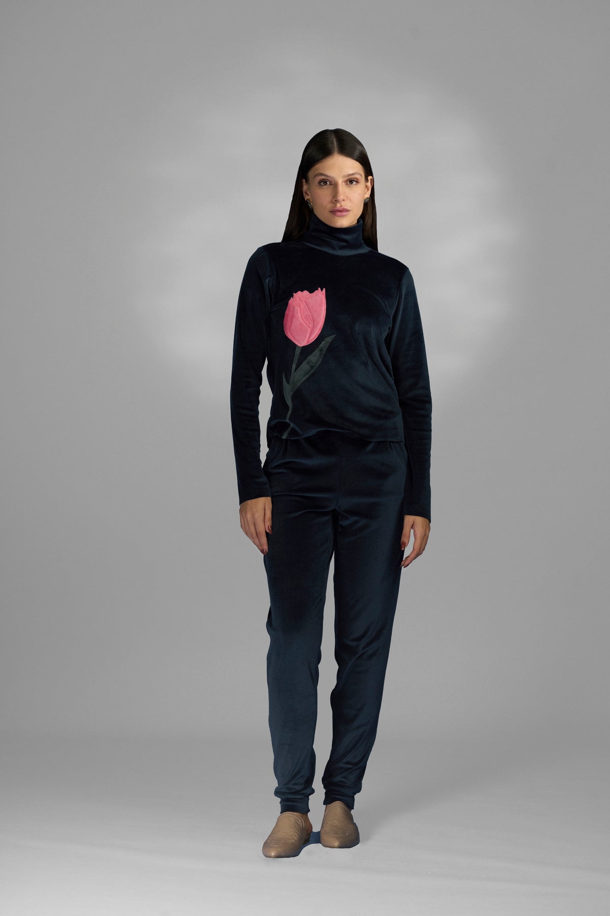 Blusa Gola Alta Veludo Bordado Tulipa