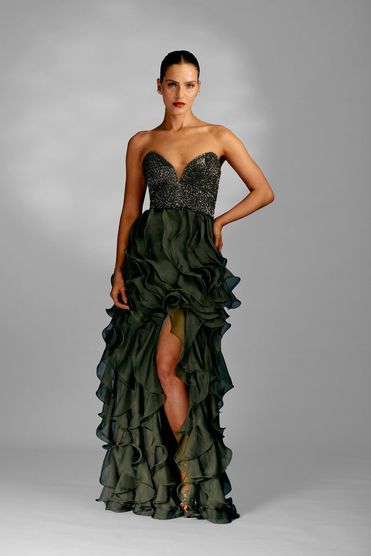 Vestido Longo Bordado Sem Alças E Babados Em Jabô