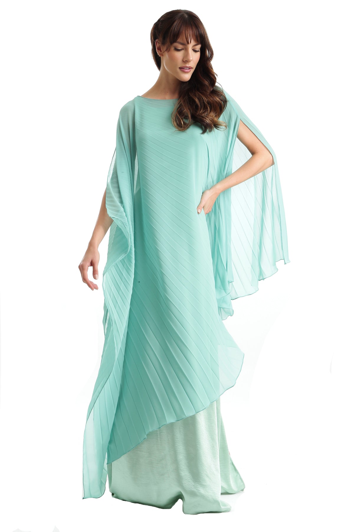 Vestido Longo Reto Com Capa Plissada