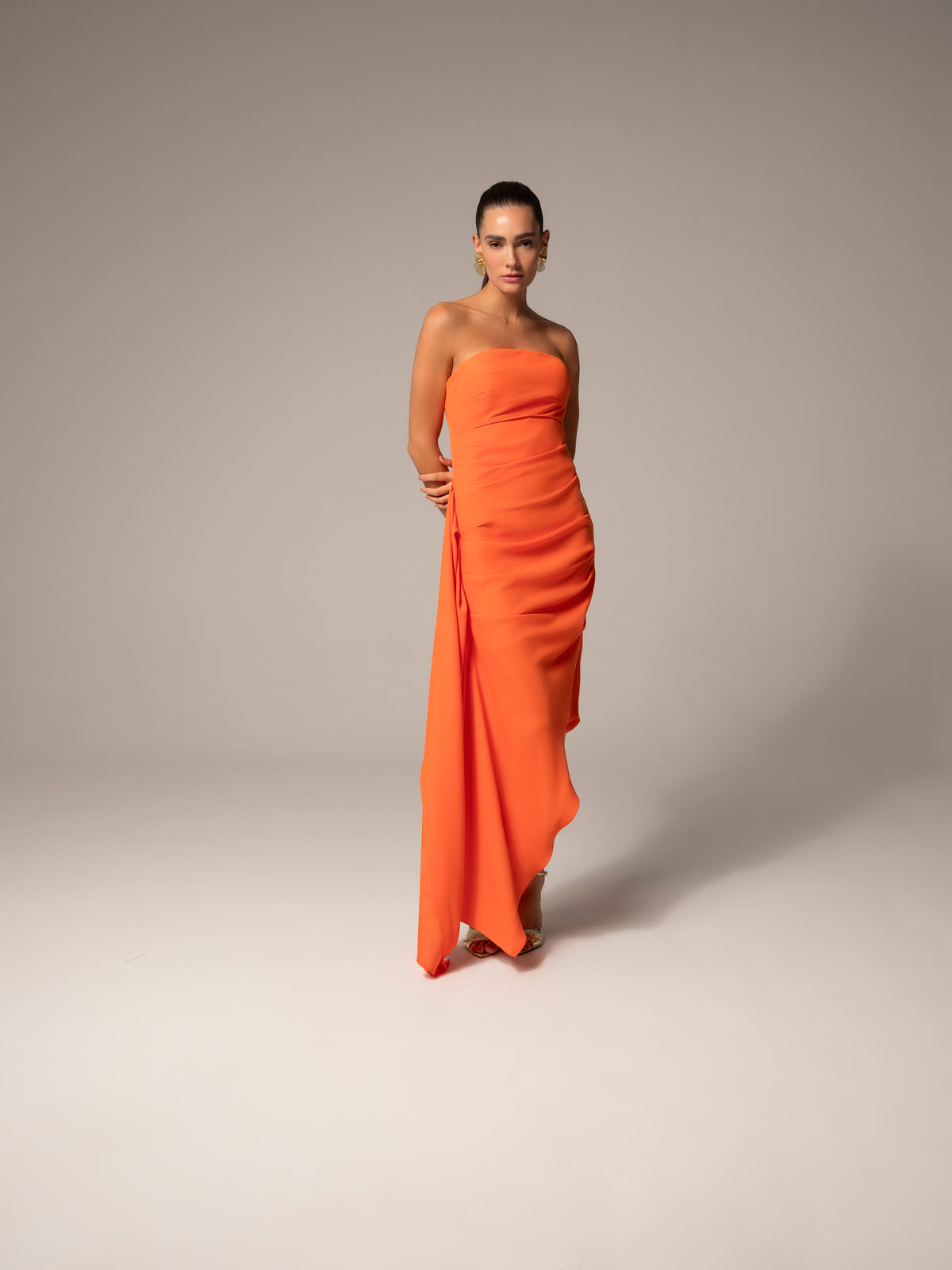 Vestido Crepe Mídi Assimétrico Decote Reto