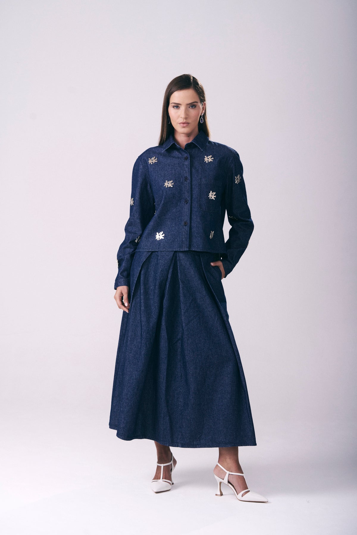 Camisa Jeans Modelagem Reta Plaquinhas Sakura