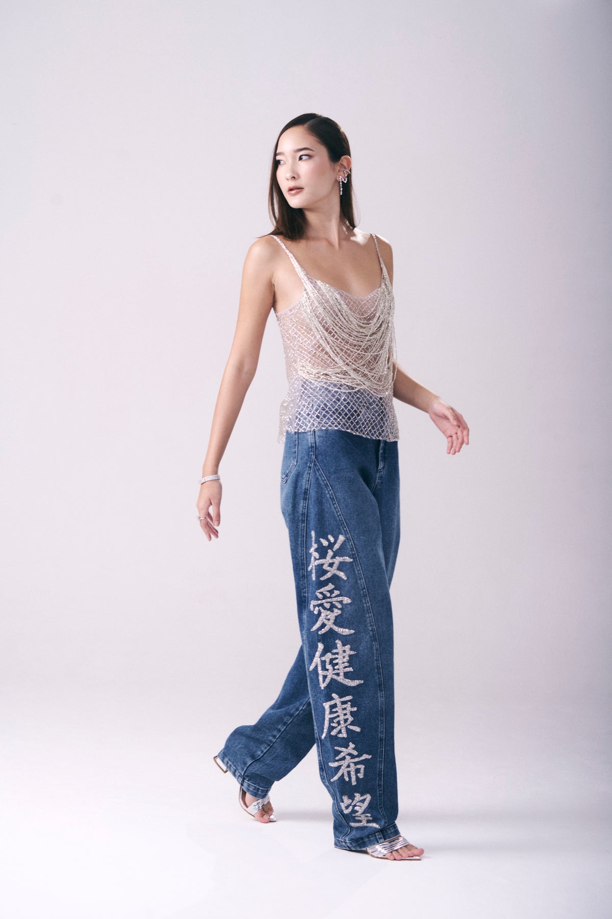 Calça Jeans Barrel Bordado Ideogramas