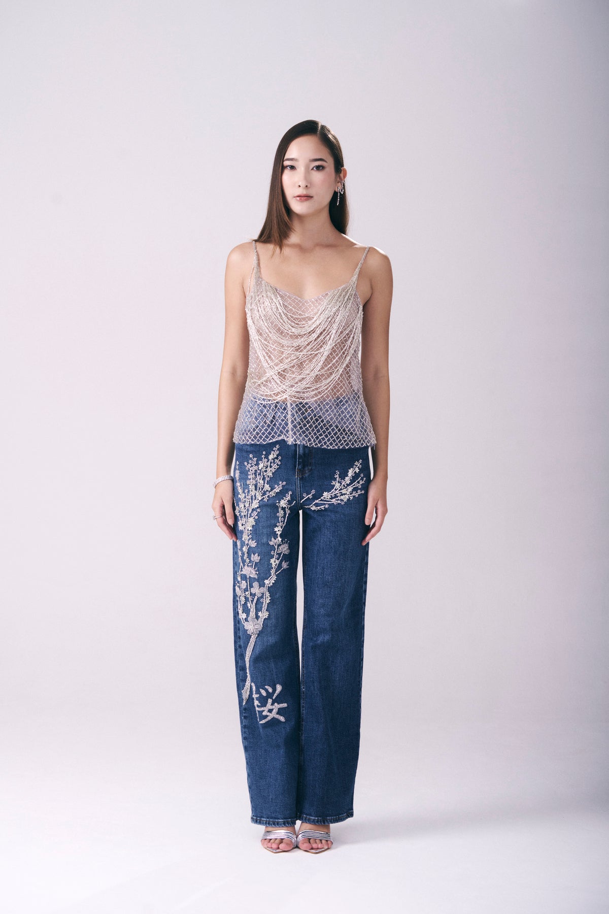 Calça jeans Reta Bordado Cerejeira