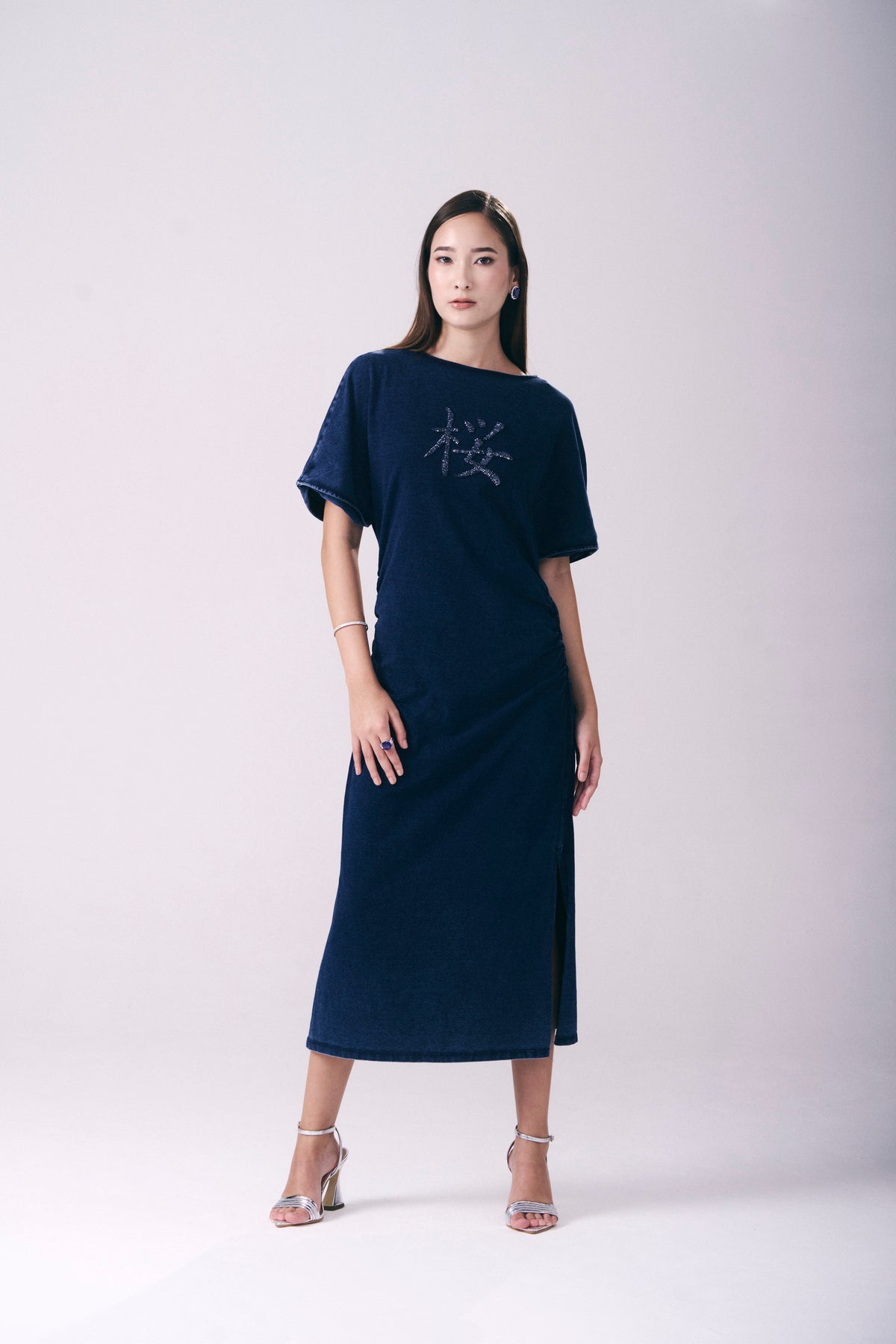 Vestido MÍdi Malha Denim Bordado Sakura