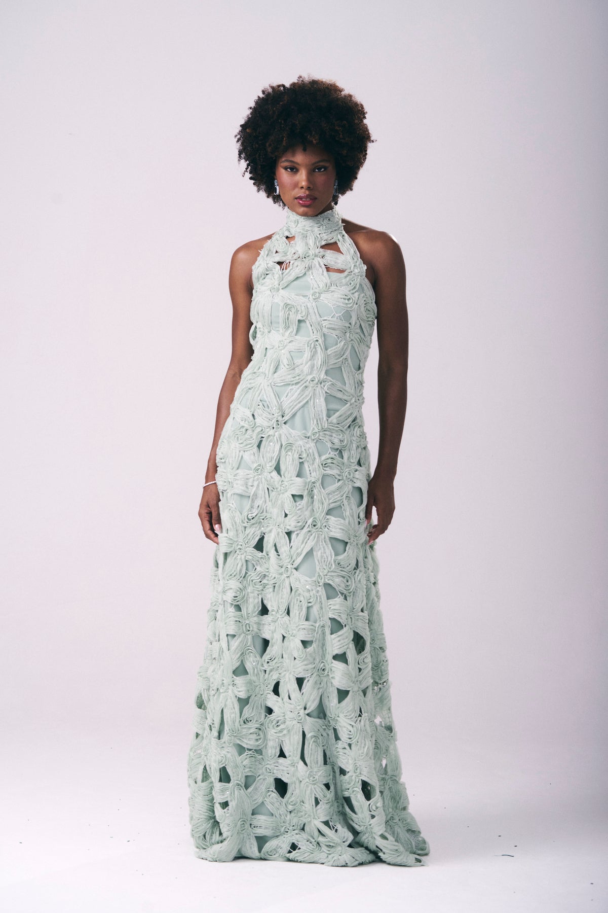 Vestido Longo Gola Alta Tule Bordado