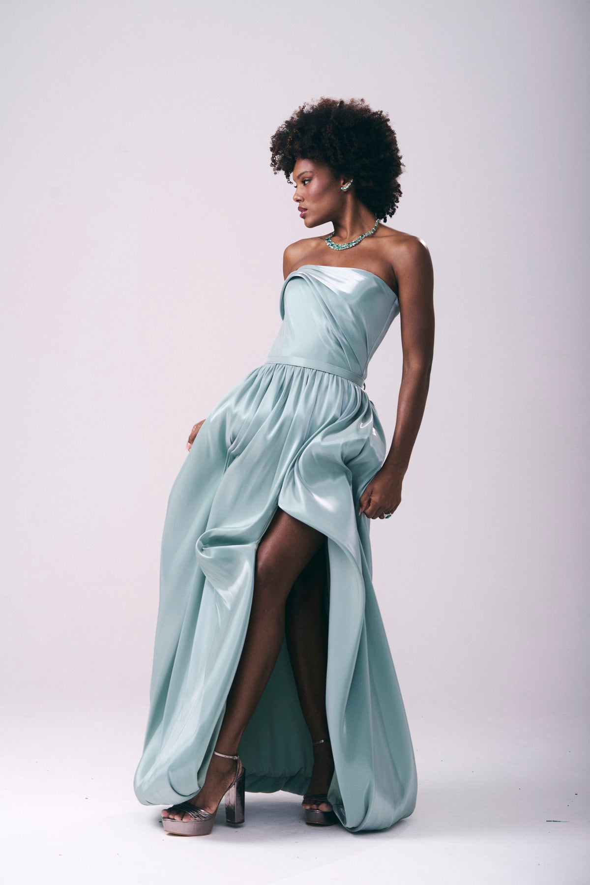 Vestido Longo Corselet E Saia Balonê Com Fenda