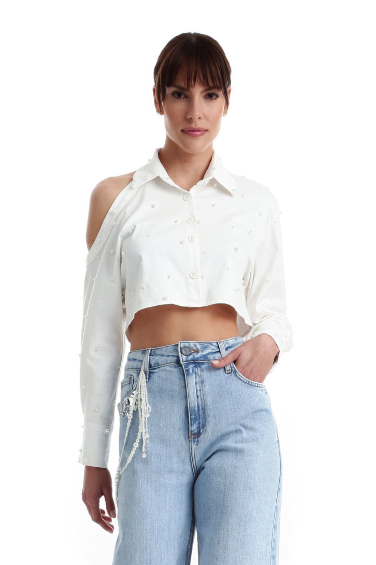 Camisa Descontruída Bordada e Detalhe Vazado no Ombro