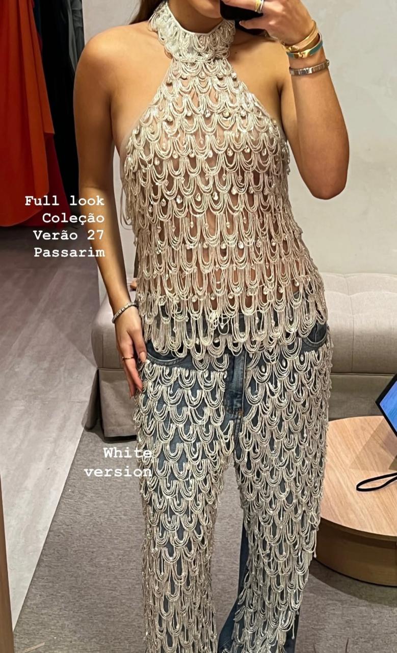 Blusa Bordada Gola Alta
