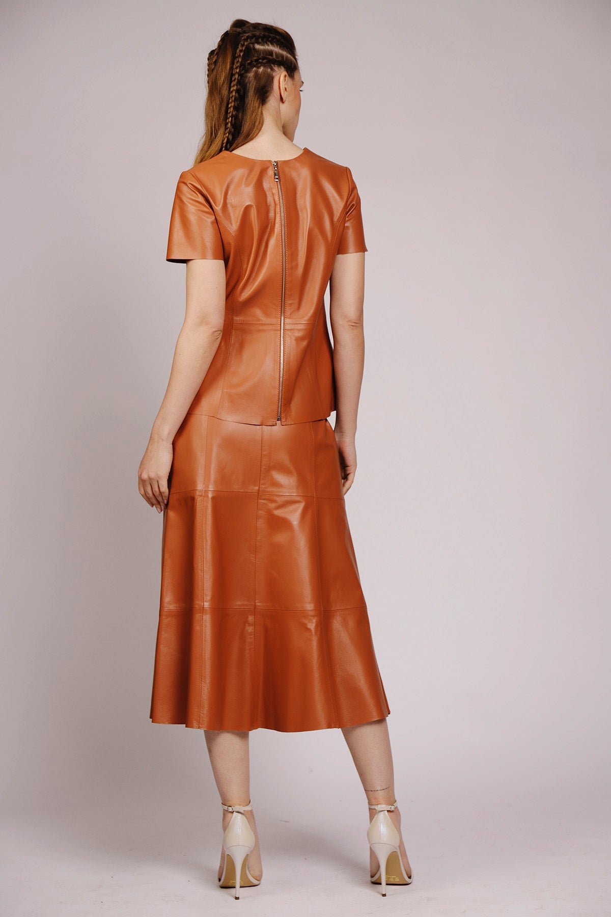 T-Shirt Couro Com Aplicação Alto Relevo