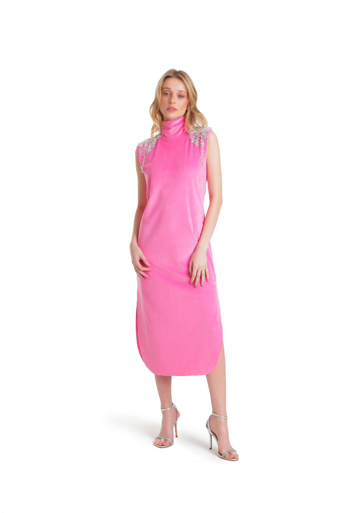 Vestido Gola Alta E Bordado Nos Ombros