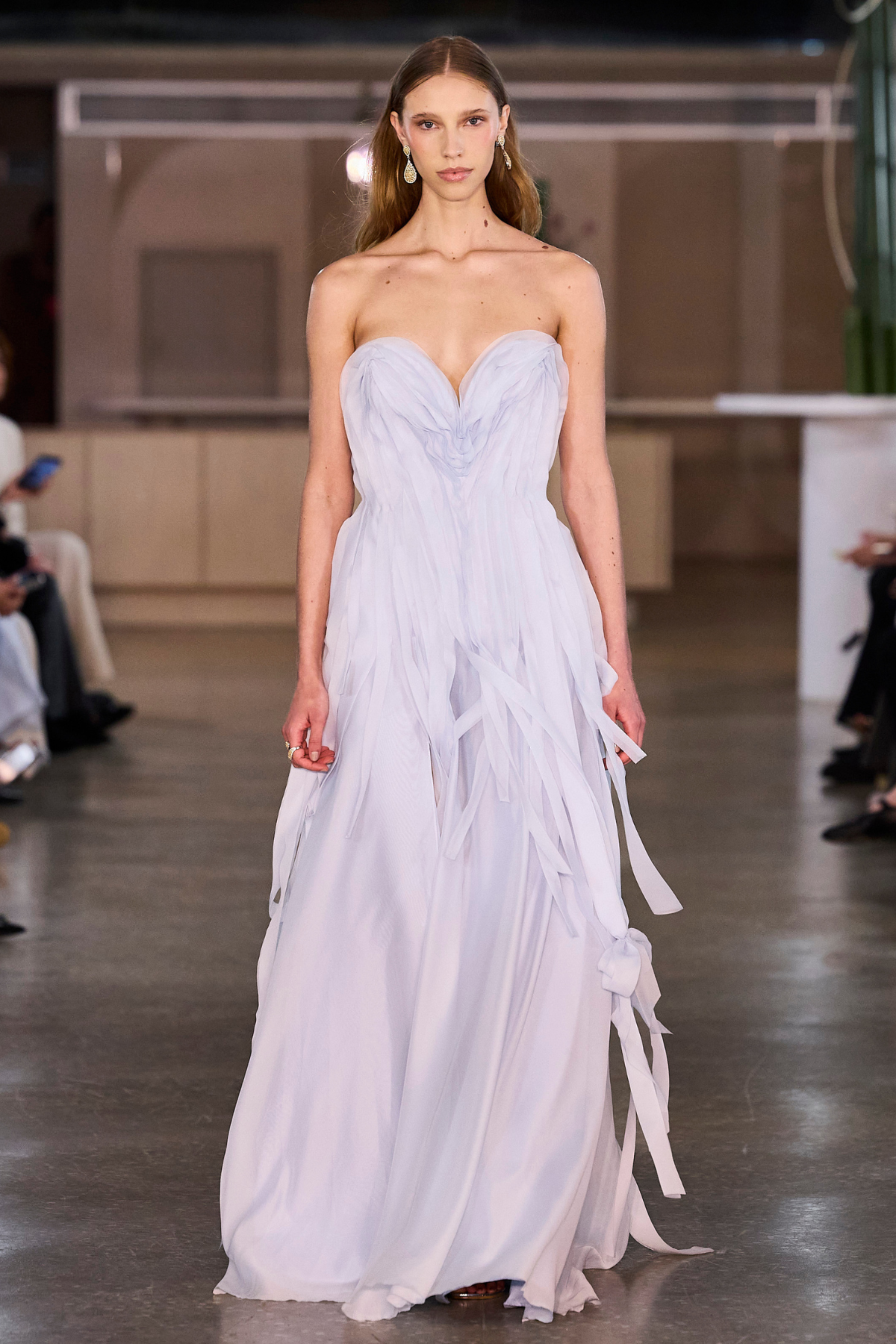 Vestido Corpo Baixo Faixas Organza