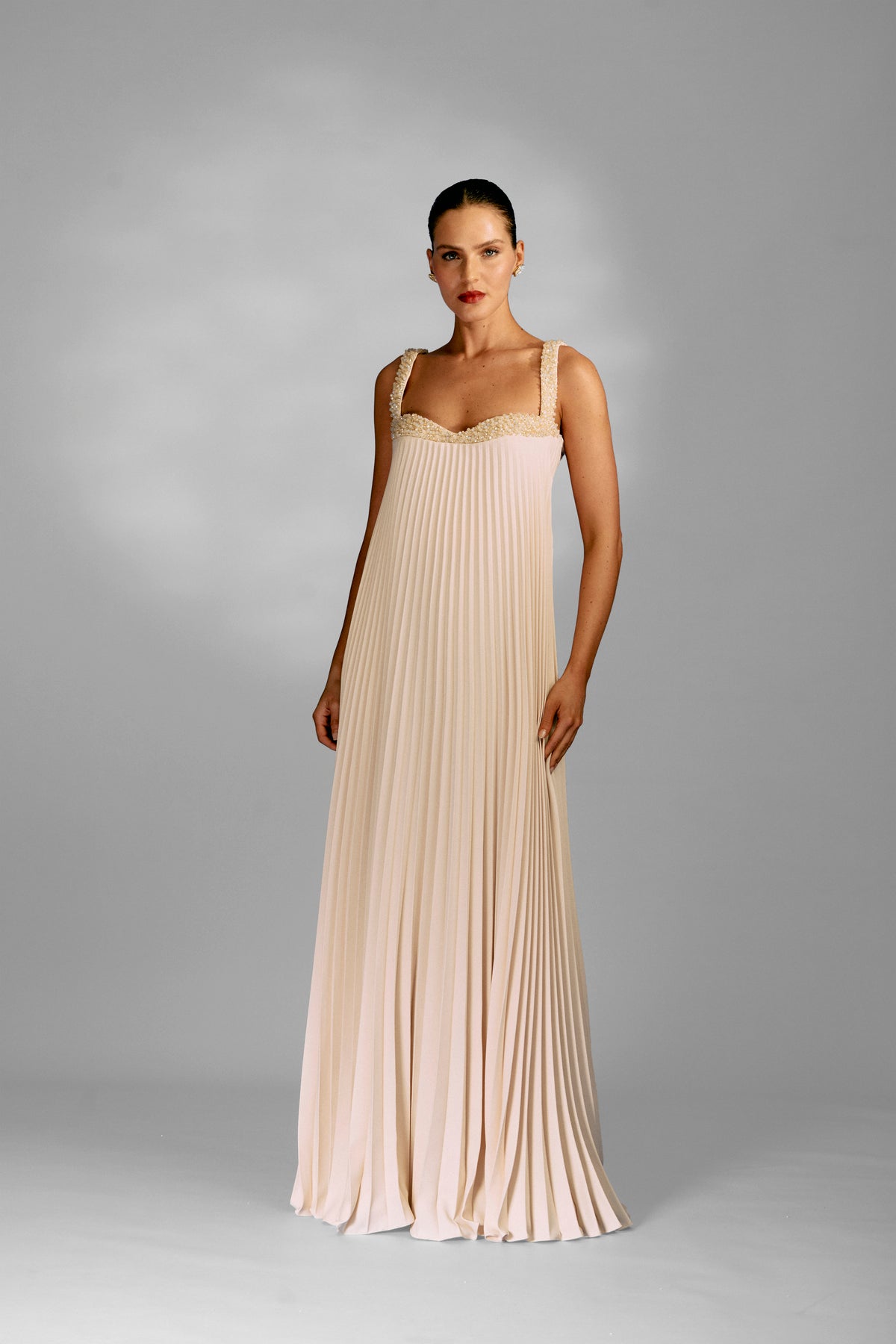 Vestido Longo Plissado com Bordado