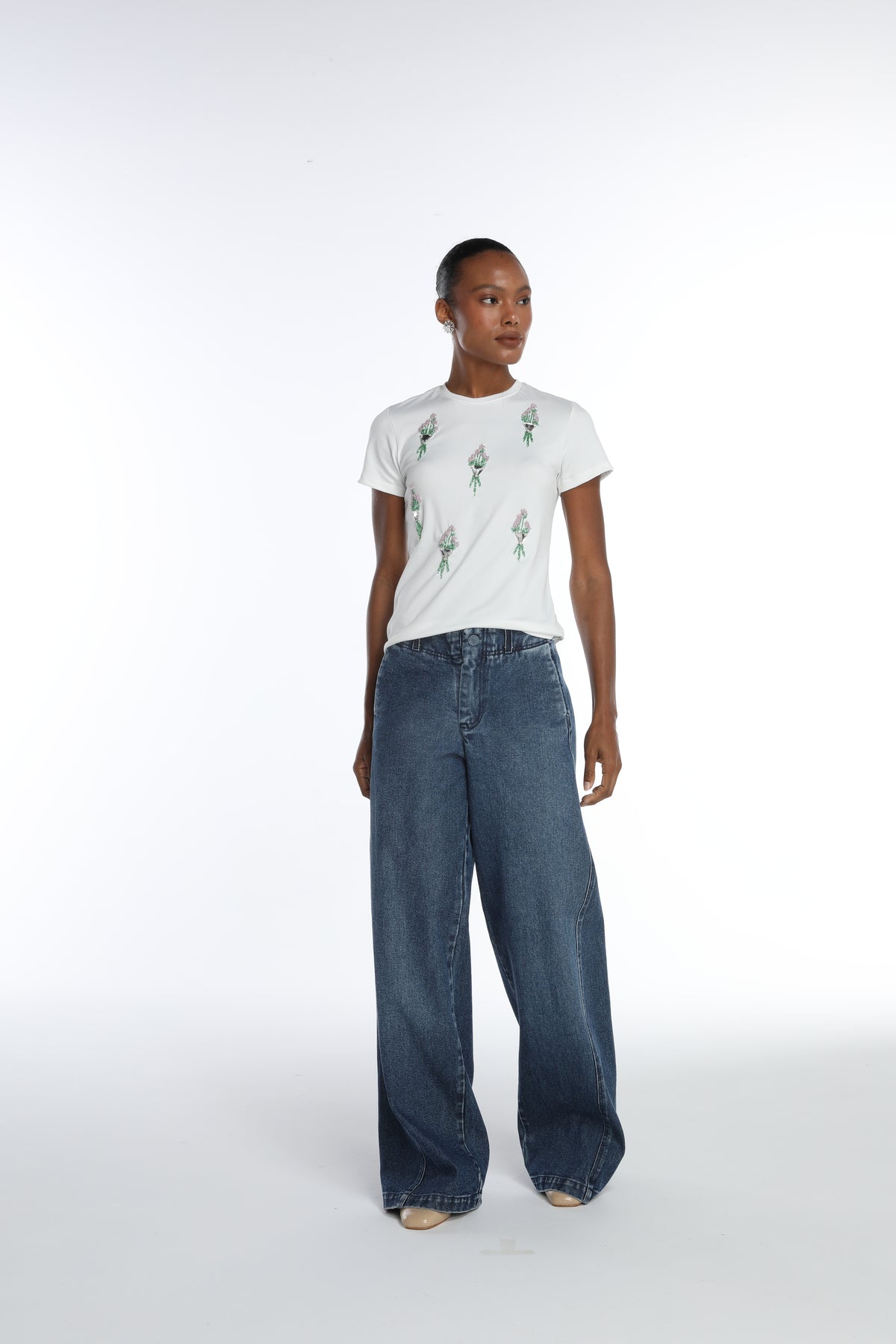 T-Shirt Algodão Pima Bordado Buquês