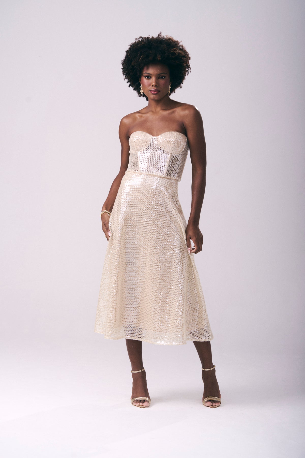 Saia Mídi Evasê Paetê Crochê