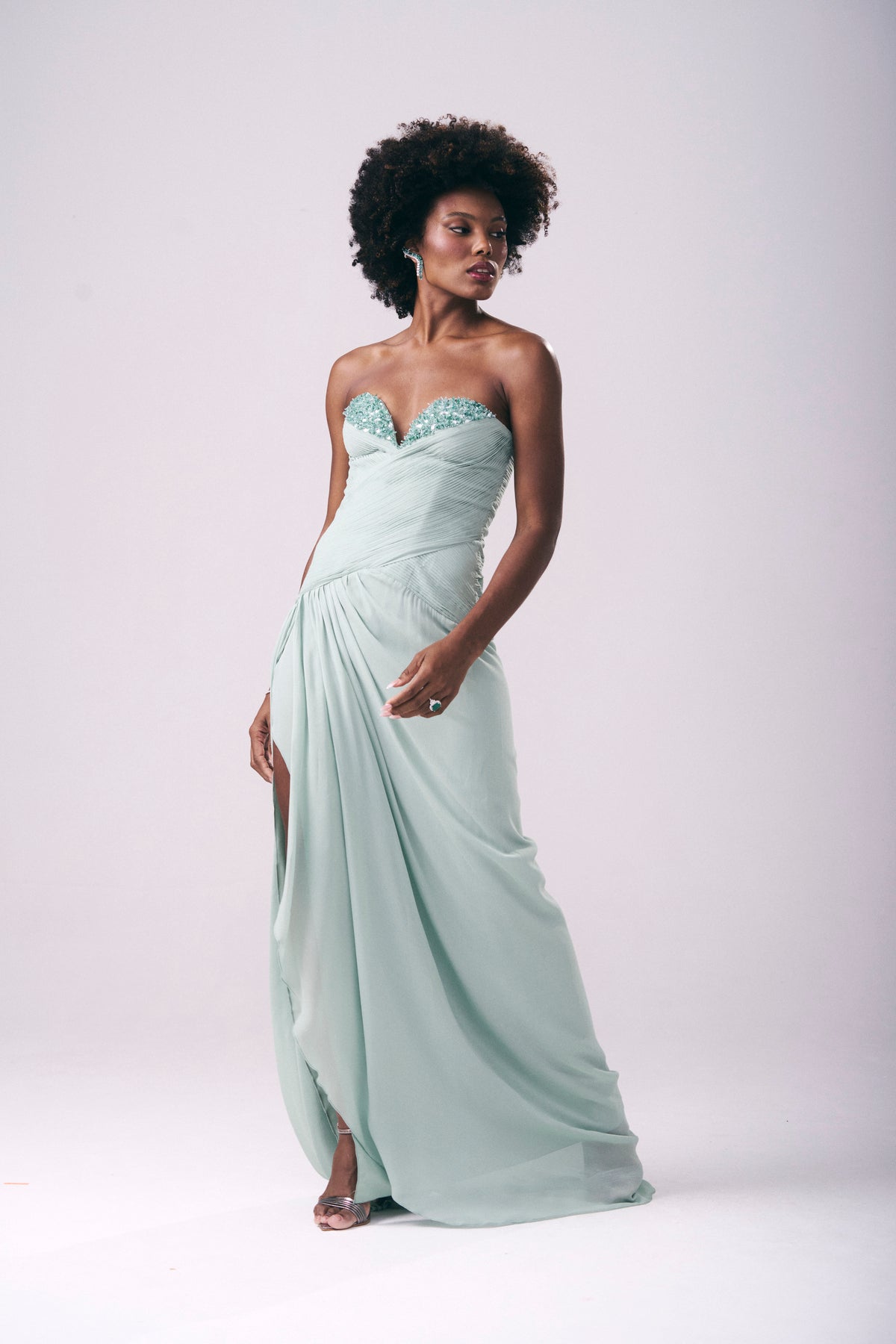 Vestido Longo Decote Coração Bordado