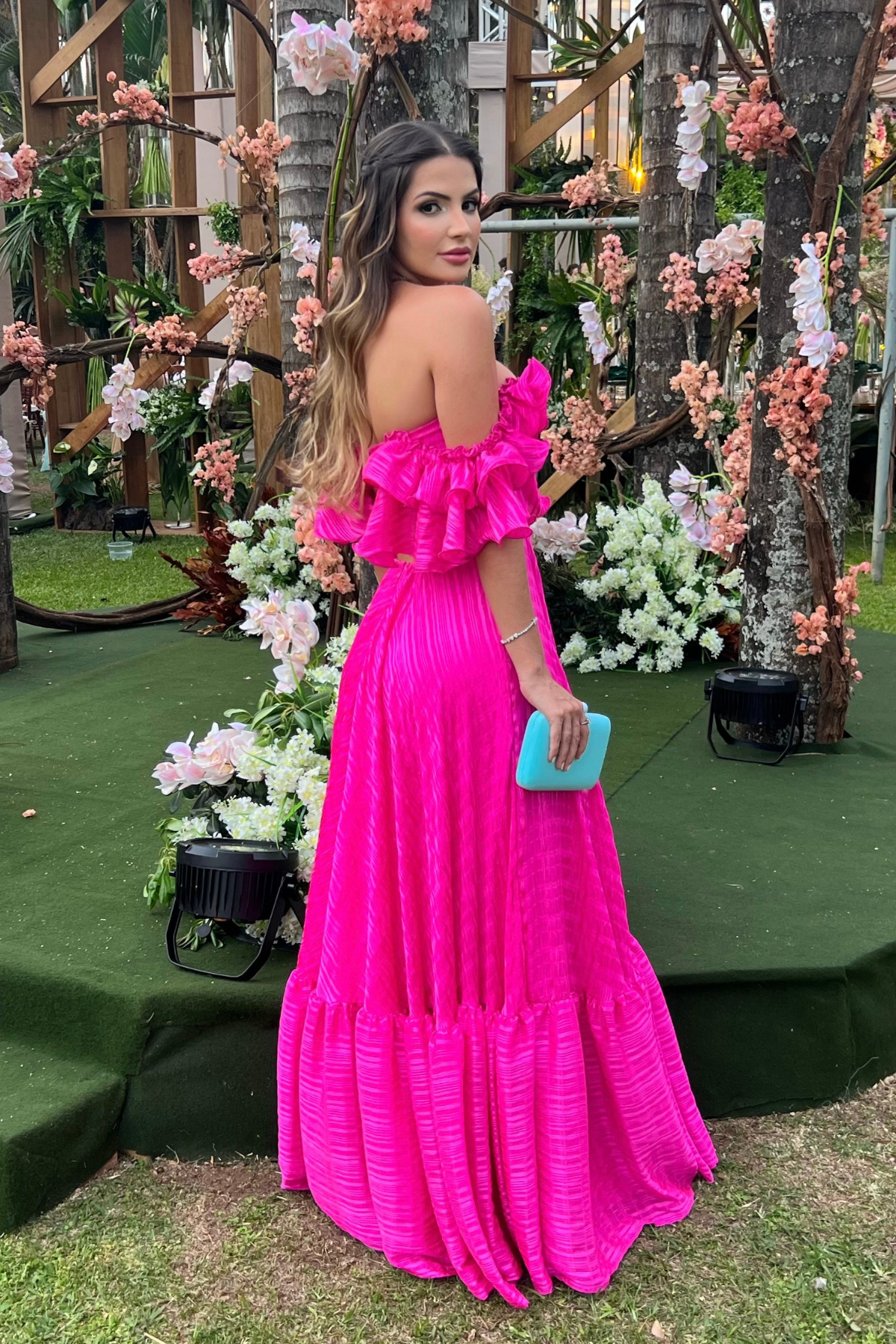 Vestido Longo Ombro a Ombro com Recortes