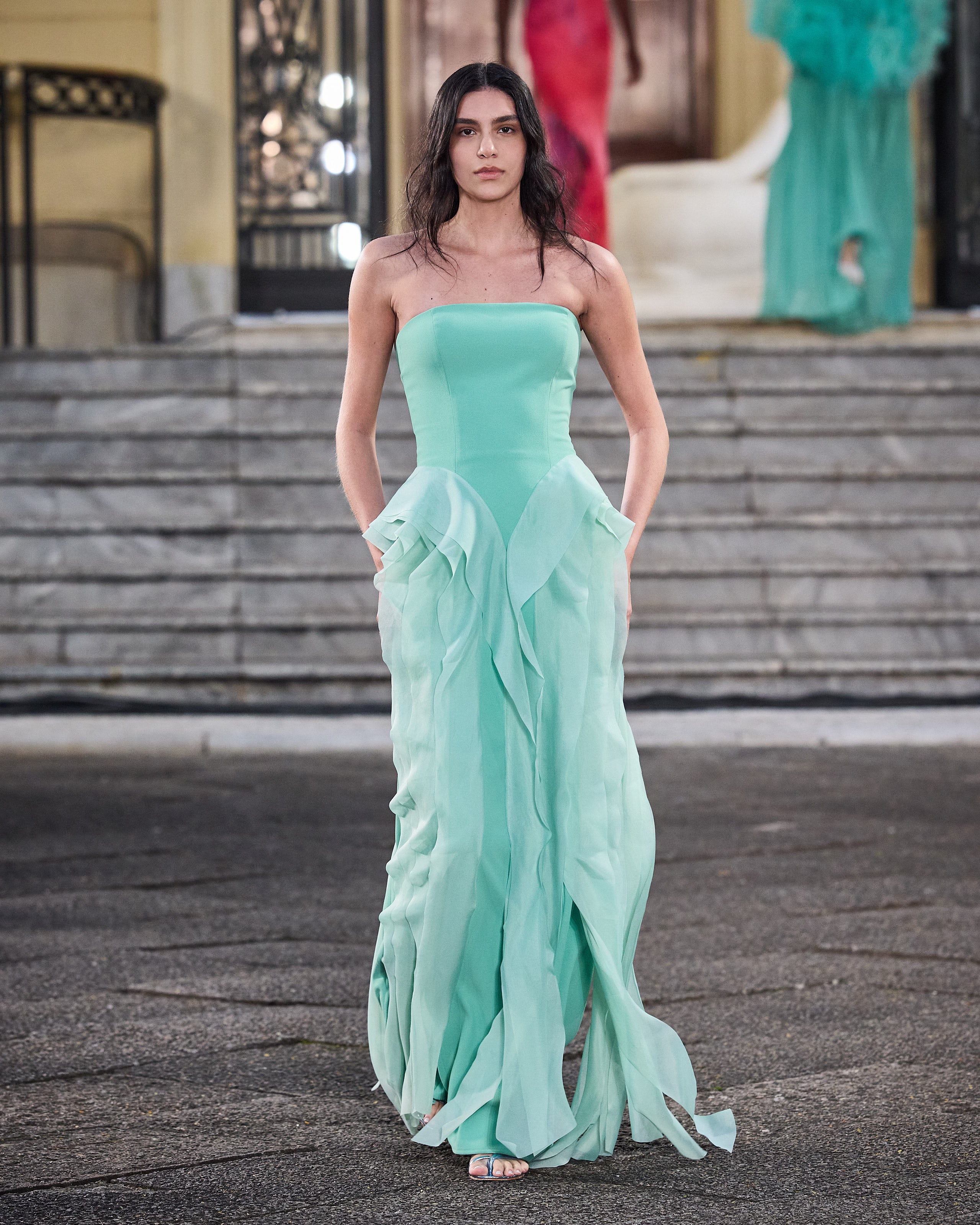 Vestido Longo Crepe E Organza Decote Reto Sem Alças PRE ORDER 10 DIAS