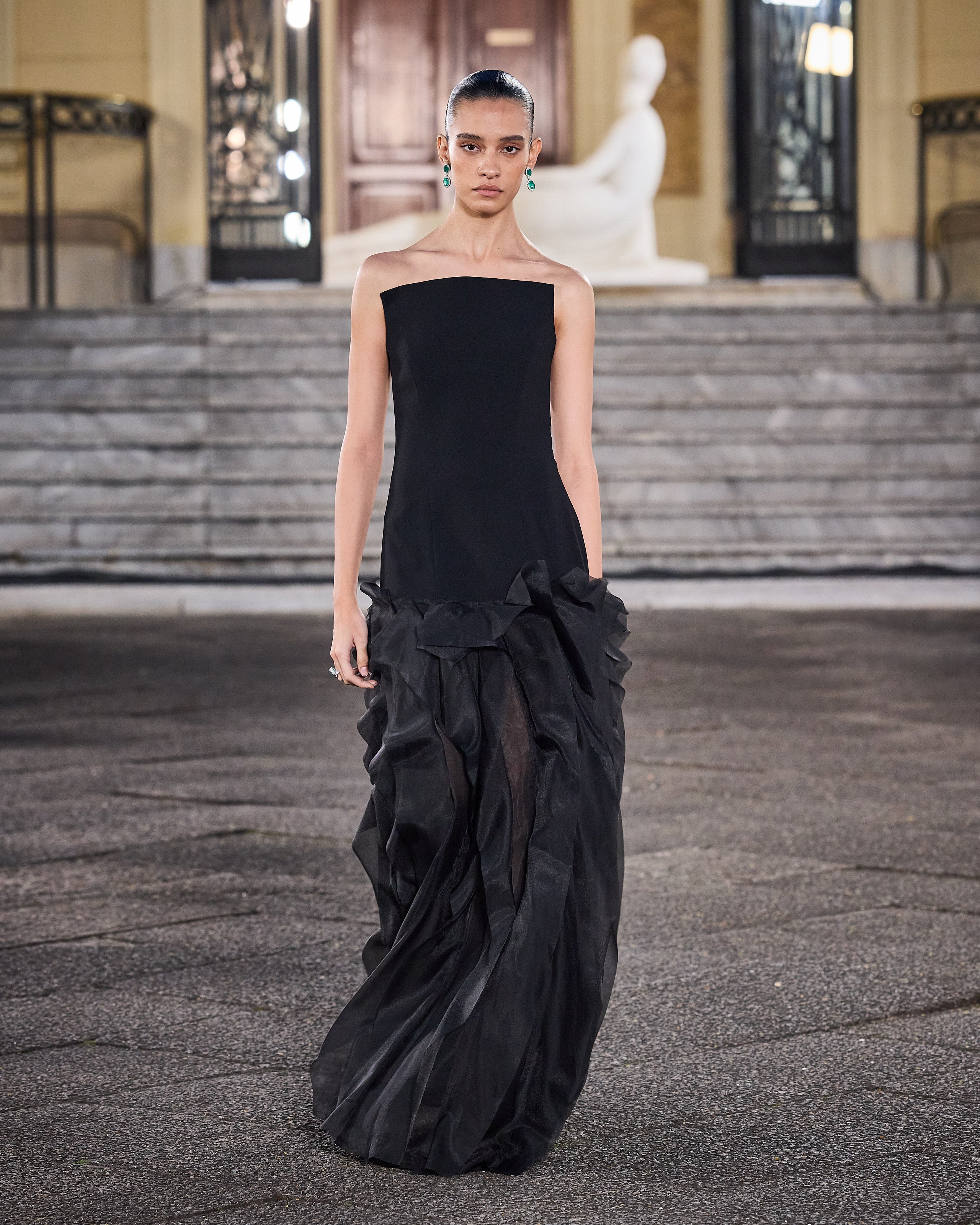 Vestido Longo Decote Reto Crepe E Organza