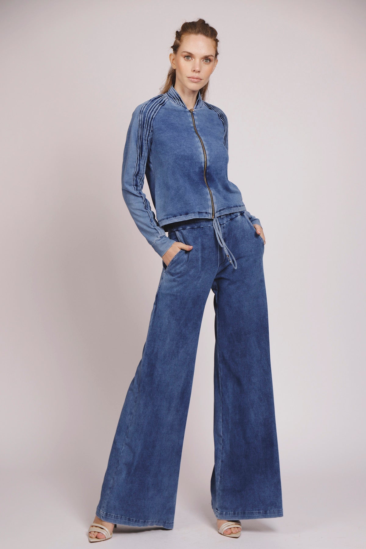 Bomber Jeans em Denim com Nervuras
