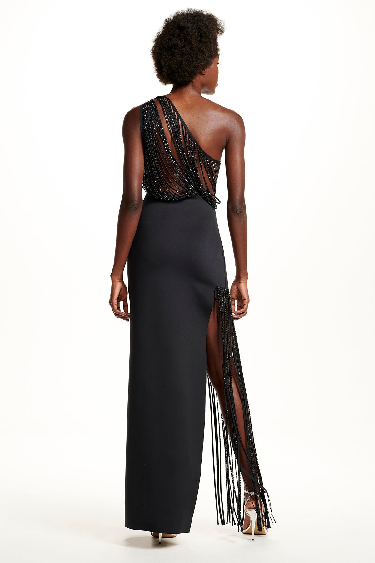 Vestido Longo com Recortes a Laser e Cristais nas Franjas