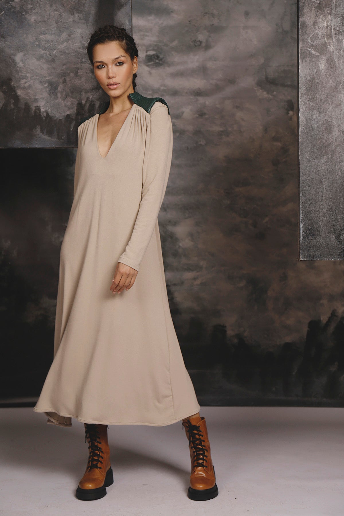 Vestido Midi Moletinho de Viscose com Couro Sintético