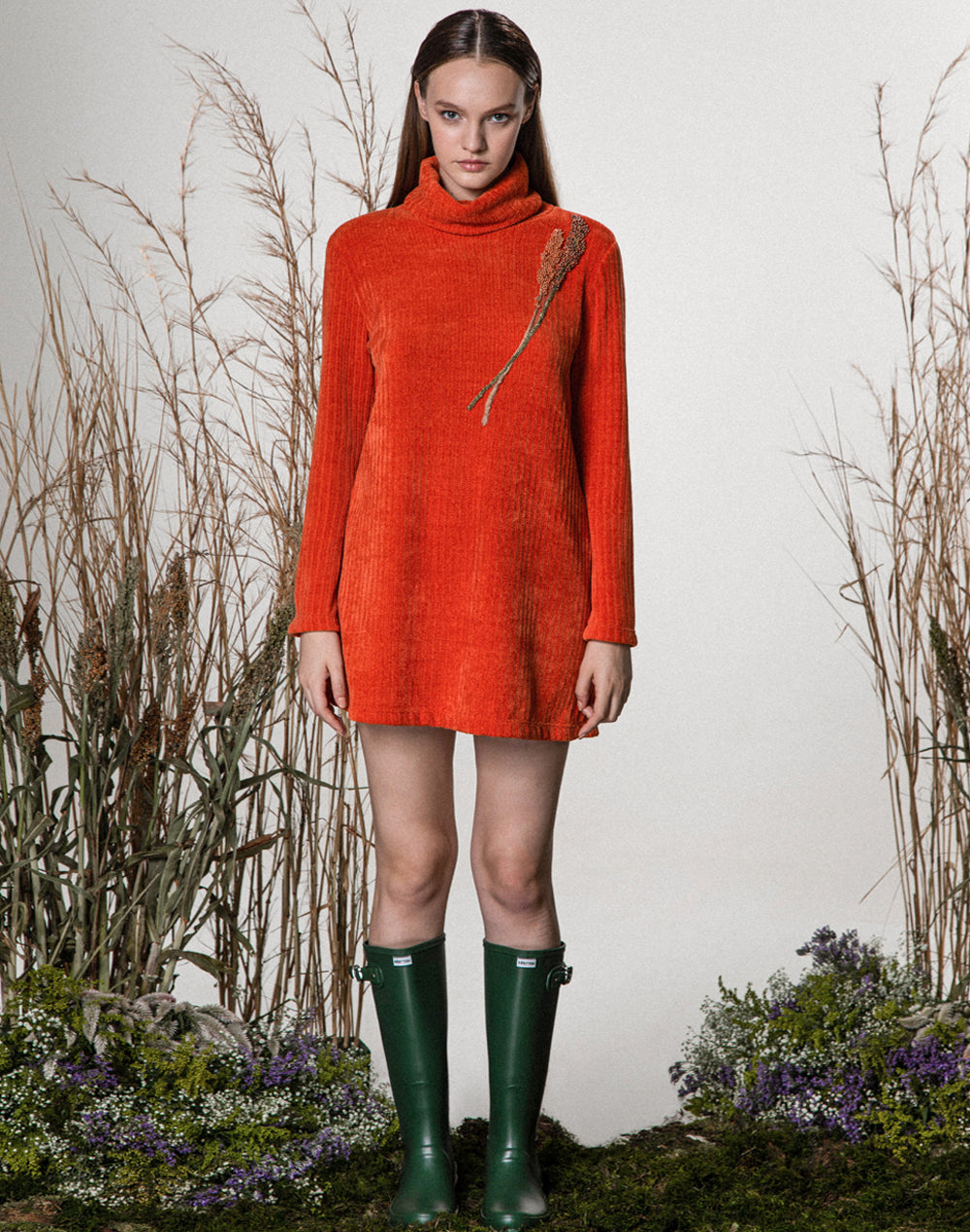 Vestido Curto de Chenille Bordado