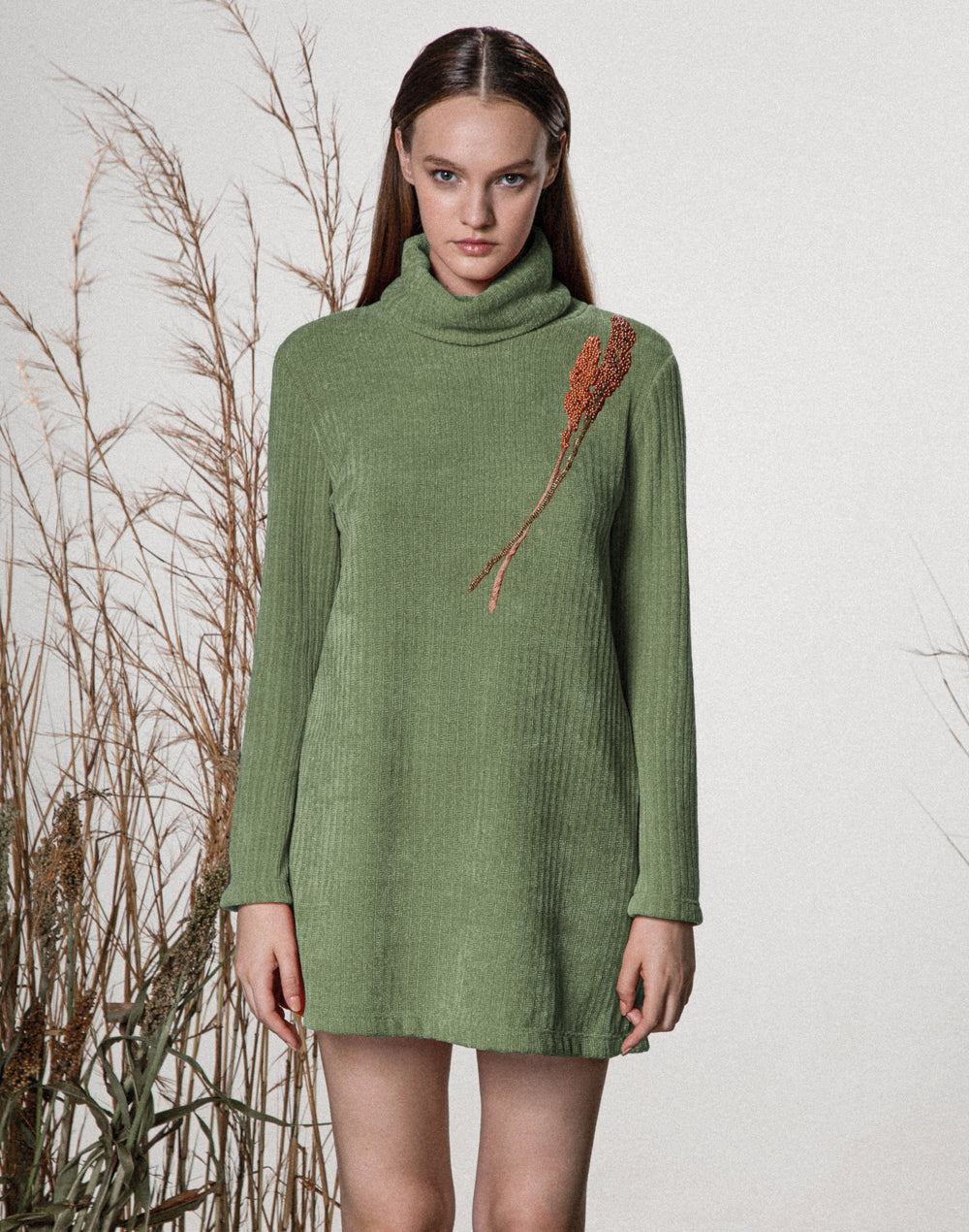 Vestido Curto de Chenille Bordado