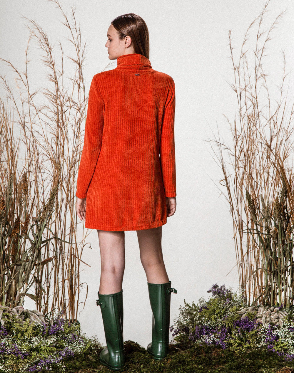 Vestido Curto de Chenille Bordado