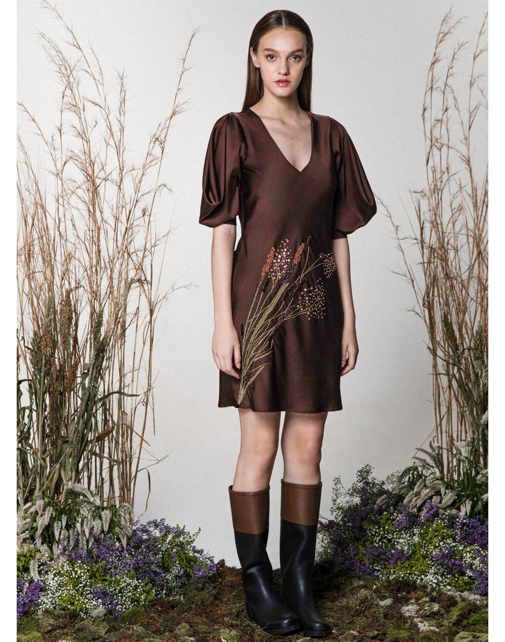 Vestido Curto Clássico Decote V