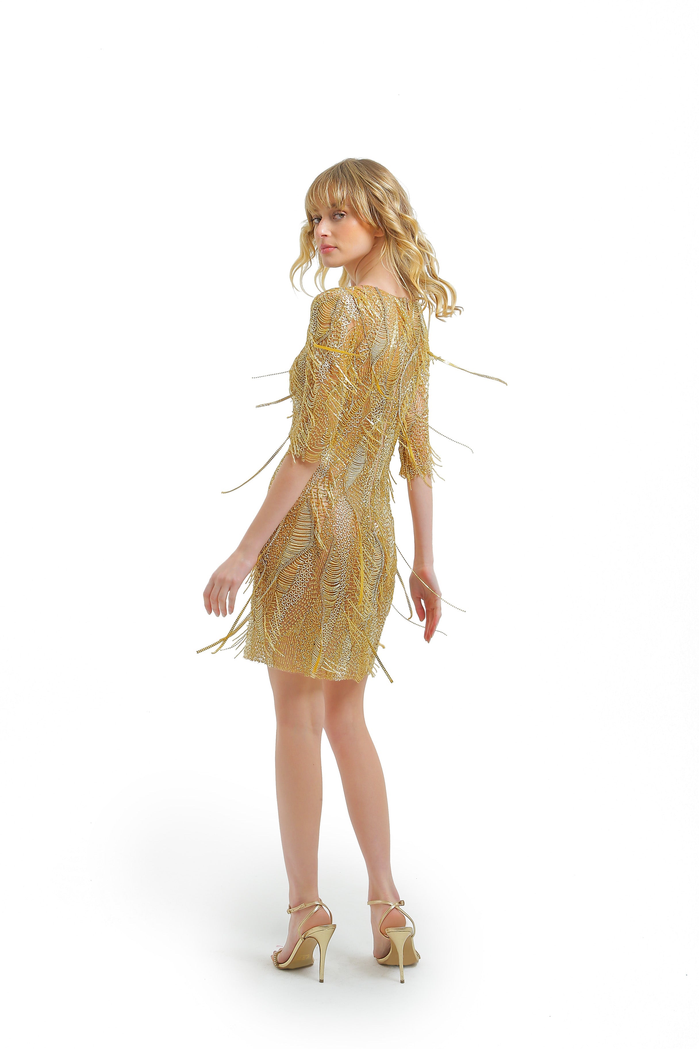 Vestido Curto Bordado de Mangas Longas com Franjas