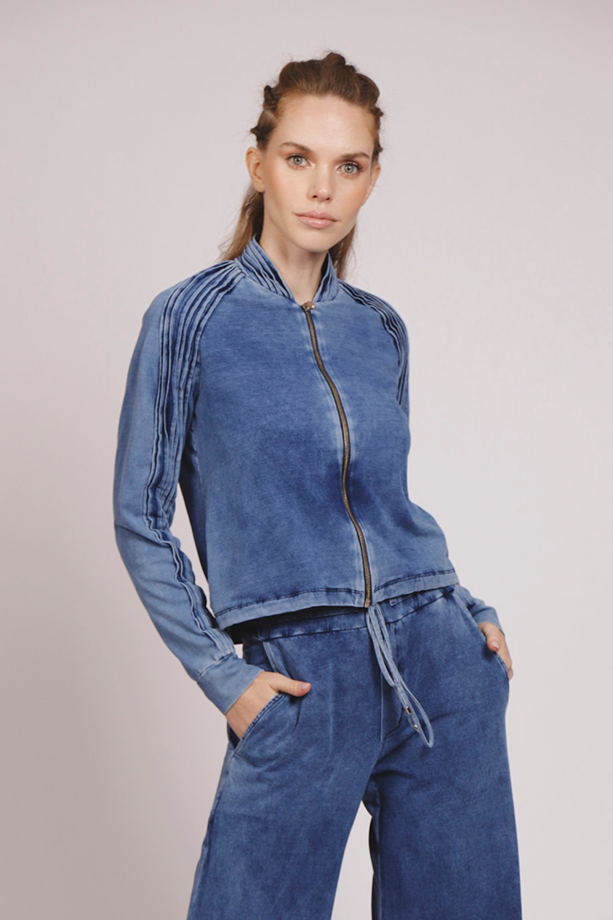 Bomber Jeans em Denim com Nervuras