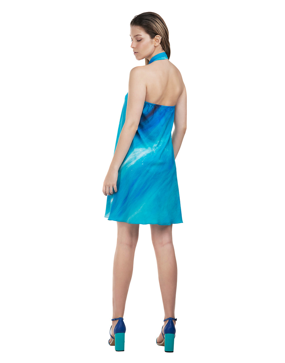 Vestido Frente Única com Amarração no Pescoço