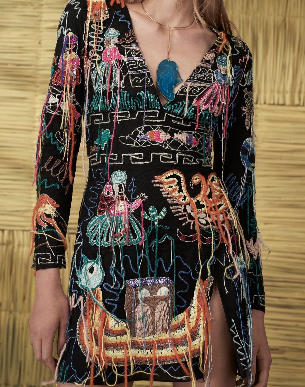 Vestido Curto Decote V