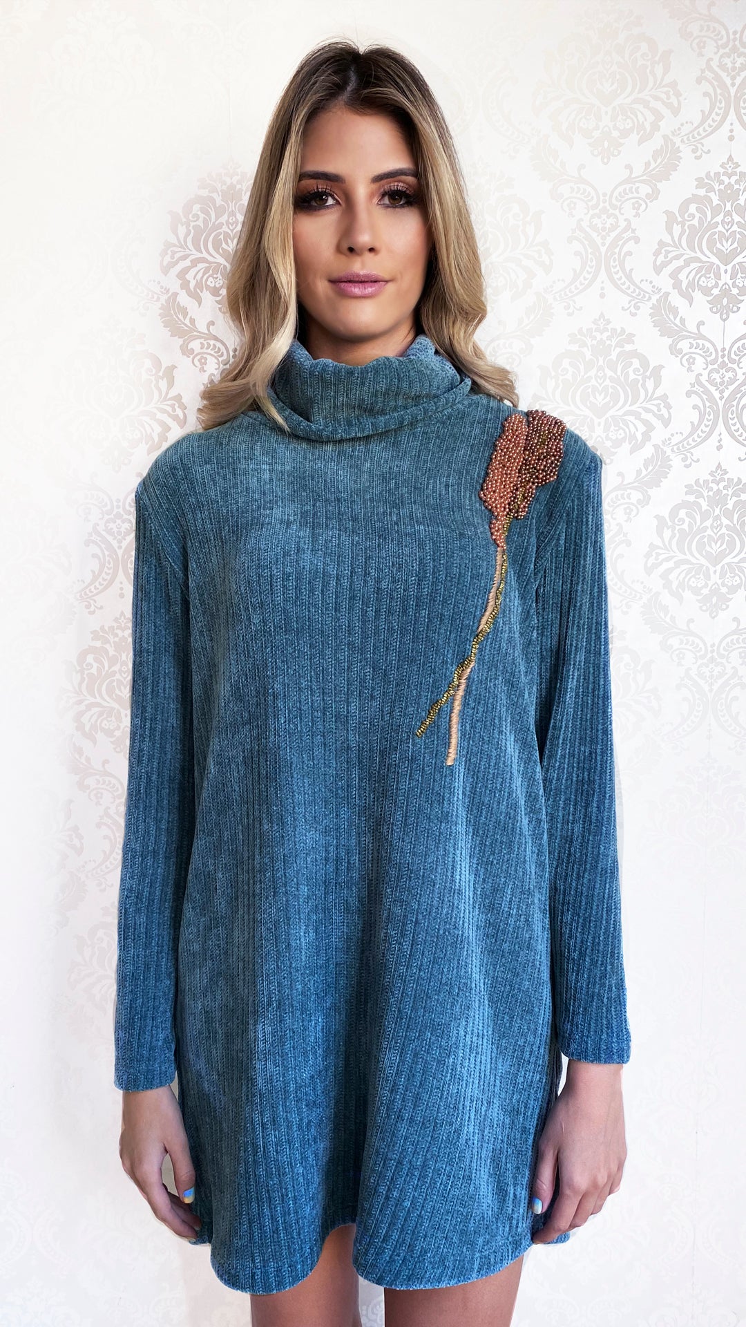 Vestido Curto de Chenille Bordado